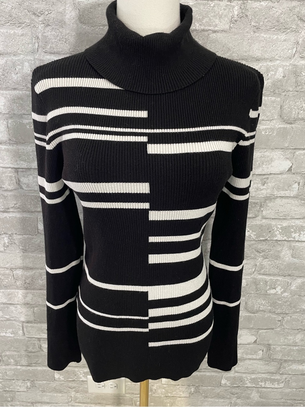 White House Black Market Black & White Geometric Turtleneck Sweater